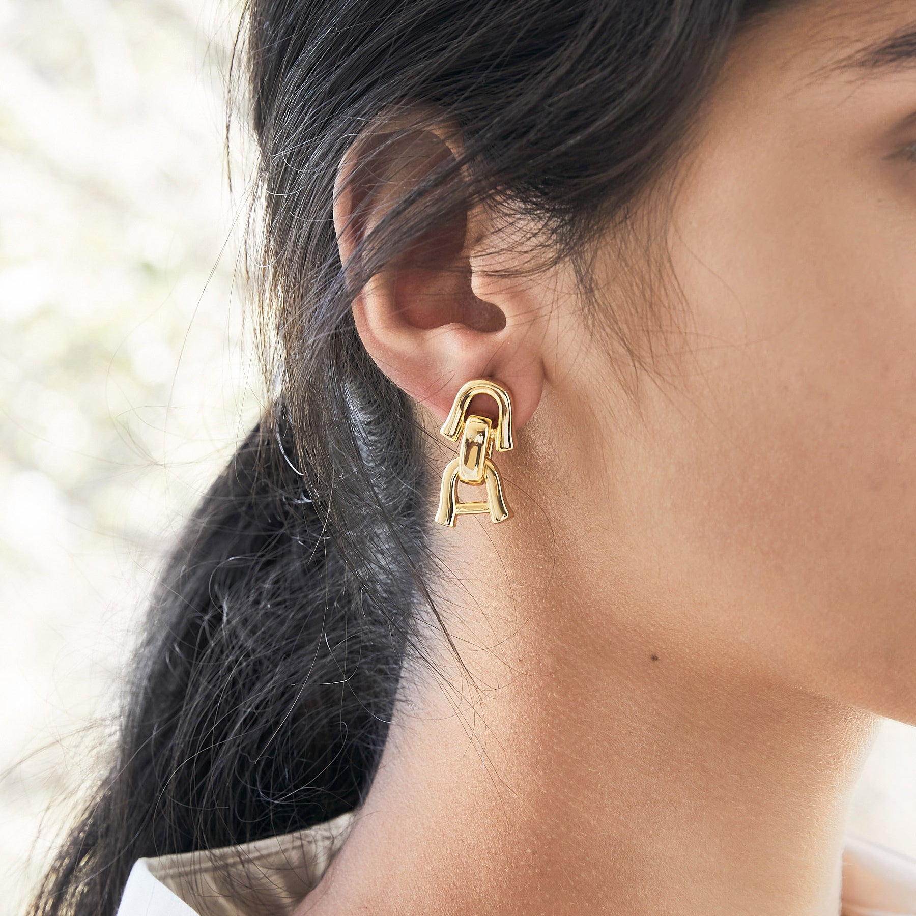 Rylan | Link Medium Earrings in Gold | The UNDONE