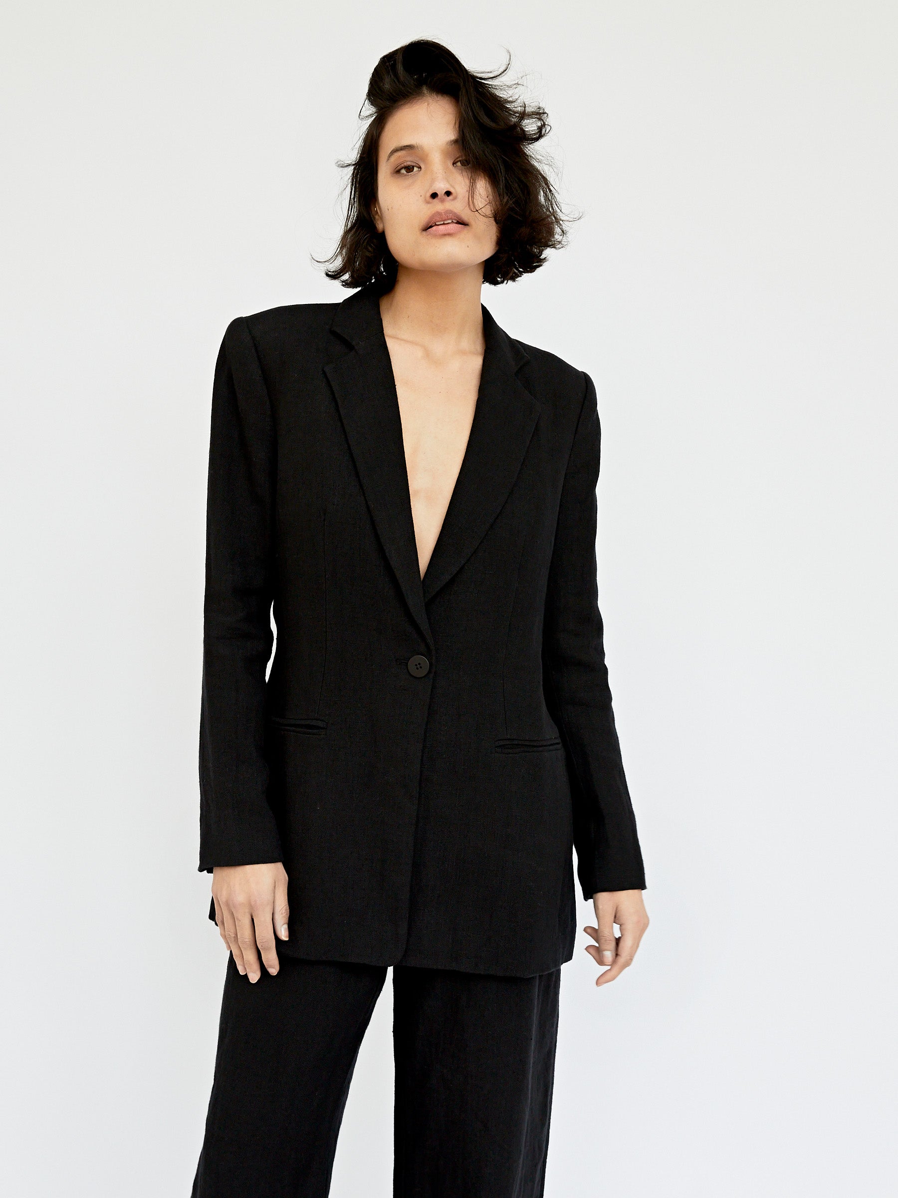 St. Agni | Linen Silhouette Blazer in Black | The UNDONE